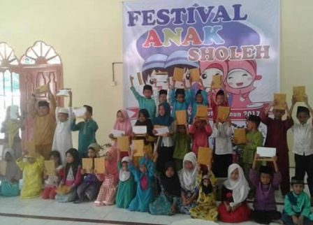 IRMA  Dusun Kayuara Gelar Festival Anak Sholeh