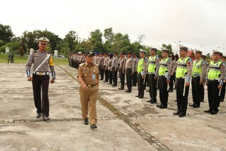 Bupati Harris Pimpin  Apel Gelar Pasukan Operasi Ramadniya Siak 2017 di Pelalawan