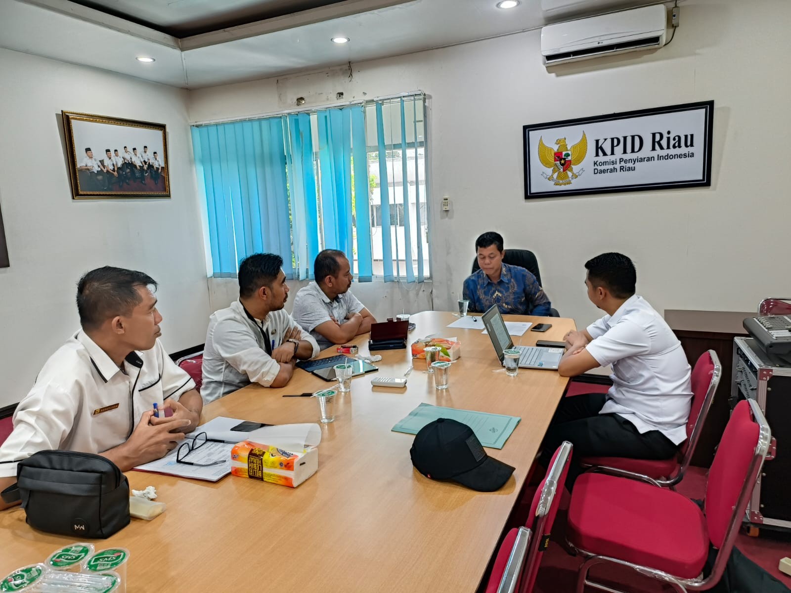 Plt. Kadiskominfo Pelalawan Sambangi KPID Riau