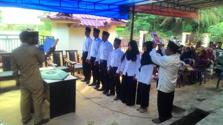 Kepala Desa Air Terjun Lantik 6 Aparat Desa