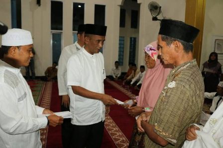 Sekda Tengku Mukhlis Hadiri Safari Ramadhan 1438 H Penutup di Kecamatan Pangkalan Kuras