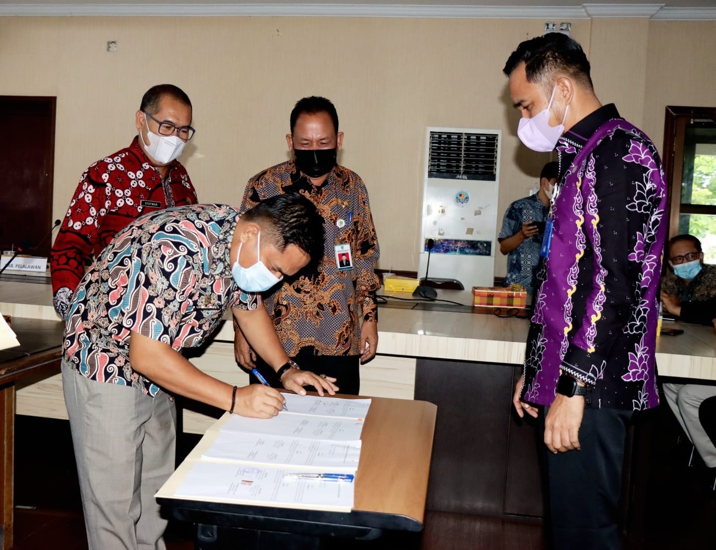 Kadiskominfo Pelalawan Tandatangani Perjanjian Kerja Sama Dengan Pemerintah Provinsi Riau