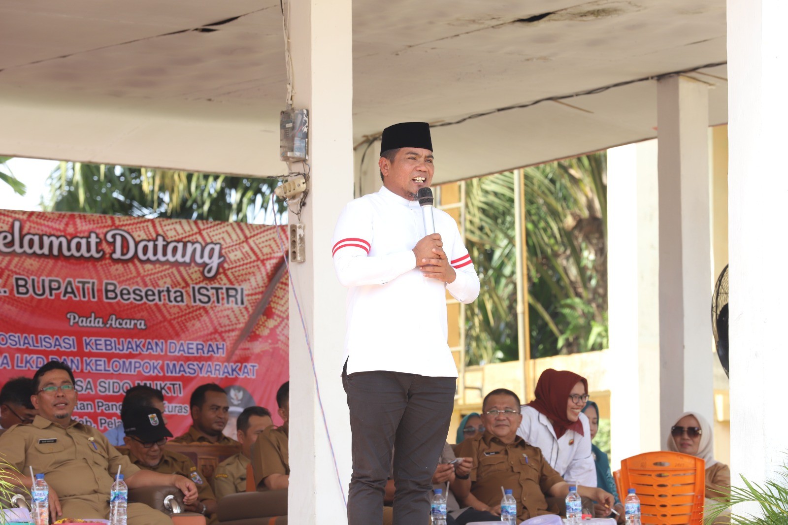 Bupati Pelalawan Buka Secara Resmi Sosialisasi Program Pemerintah Terhadap LKD Di Kecamatan Pangkalan Kuras